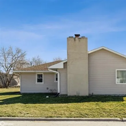Buy this 3 bed house on 224 North Cherry Street in Mount Pleasant, IA 52641