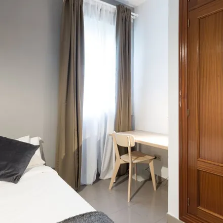 Rent this 5 bed room on Instituto de Educación Secundaria San Isidro in Calle de los Estudios, 28012 Madrid