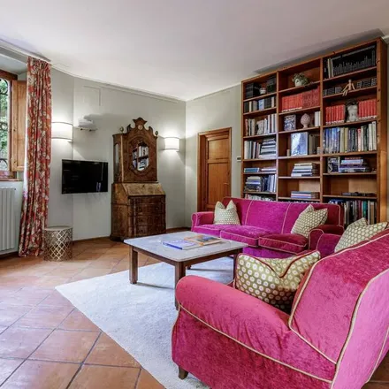 Rent this 2 bed townhouse on Florence