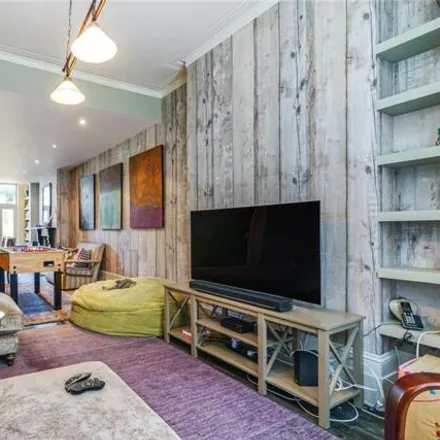 Image 7 - St. Mary's Grove, Strand-on-the-Green, London, W4 3LW, United Kingdom - House for sale