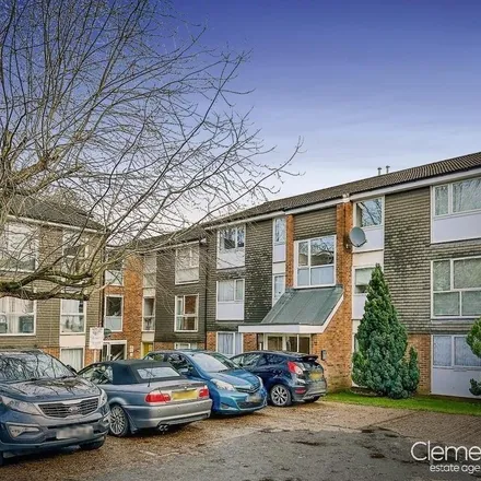 Rent this 2 bed apartment on Cuffley Court in Dacorum, HP2 7LS