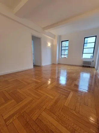 Image 5 - 201 East 35th Street, New York, NY 10016, USA - House for rent