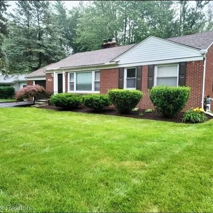 Rent this 3 bed house on 222 Marlborough Drive in Bloomfield Township, MI 48302