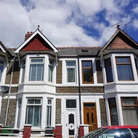 Rent this 4 bed townhouse on Pentre Gardens in Cardiff, CF11 6QG
