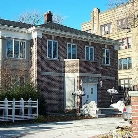 Rent this 5 bed house on 15 Woodmere Boulevard in Woodmere, NY 11598