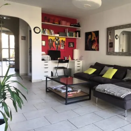 Rent this 3 bed room on Aix-en-Provence