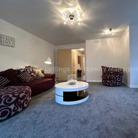 Image 4 - Highmarsh Crescent, Manchester, M20 2AN, United Kingdom - Townhouse for rent