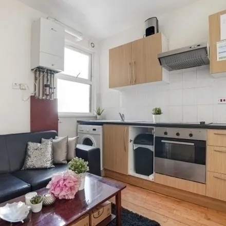 Rent this 3 bed apartment on 62a Valetta Road in London, W3 7TR