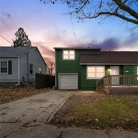 Buy this 4 bed house on 3055 Indianapolis Avenue in Des Moines, IA 50317