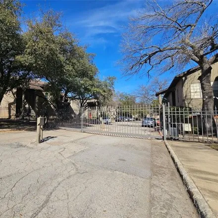 Image 2 - 10483 High Hollows Drive, Dallas, TX 75230, USA - House for rent