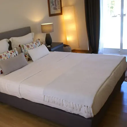 Rent this 4 bed house on Brejos de Azeitão in 2925-163 Setúbal, Portugal