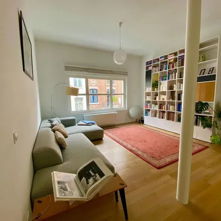 Rent this 3 bed apartment on École de Traduction et Interprétation ISTI—Cooremans in Rue Joseph Hazard - Joseph Hazardstraat 34, 1180 Uccle - Ukkel