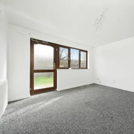 Image 2 - Wigeon Path, Whinchat Road, London, SE28 0DU, United Kingdom - Townhouse for sale