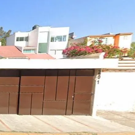 Buy this 4 bed house on Calle Paseo de Tullerias 207 in Colonia Lomas Verdes 3ra Sección, 53120 Lomas Verdes