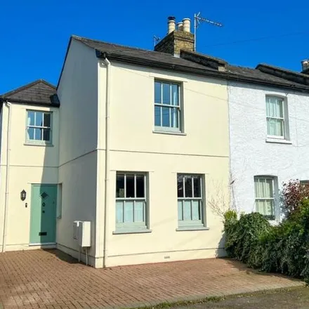 Buy this 3 bed townhouse on Beauchamp Road in Molesey, KT8 0PB