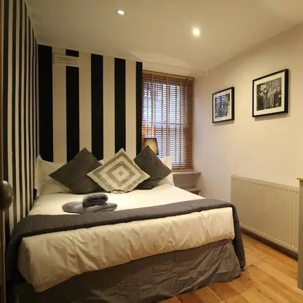 Image 5 - London, SW5 0BJ, United Kingdom - Apartment for rent