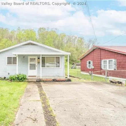 Buy this 3 bed house on 116 Hampshire Drive in Jefferson, Kanawha County