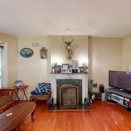 Image 7 - 1932 West Newport Avenue, Chicago, IL 60657, USA - House for sale