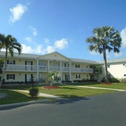 Buy this 2 bed condo on 13597 Stratford Place Circle in Cypress Lake, FL 33919
