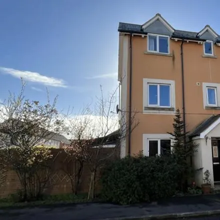 Buy this 5 bed duplex on Redpoll Drive in Portishead, BS20 7JZ