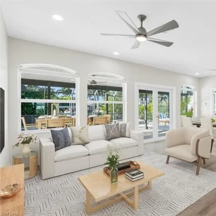 Image 2 - 1362 Curlew Avenue, Naples, FL 34102, USA - House for sale