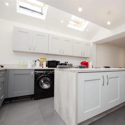 Image 1 - 98 Raddlebarn Road, Selly Oak, B29 6HQ, United Kingdom - House for rent