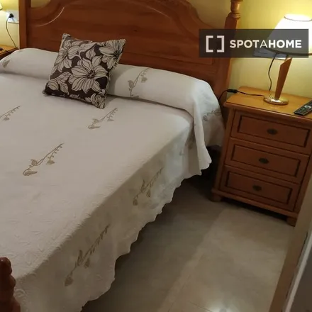 Rent this 4 bed room on Calle Albatros in 11139 Chiclana de la Frontera, Spain