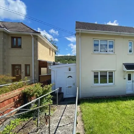 Rent this 2 bed duplex on Henneuadd in Abercraf, SA9 1XQ