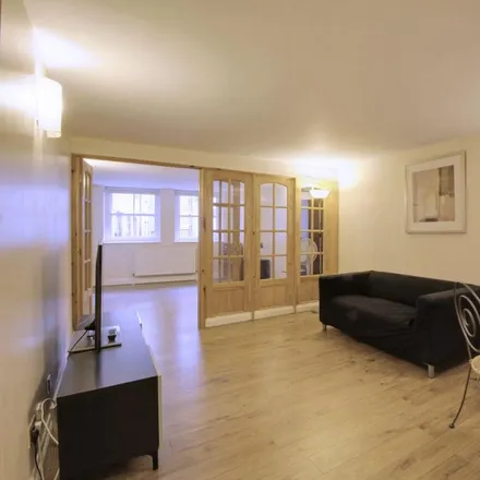 Rent this 1 bed apartment on 131A Middlesex Street in London, EC2M 4PT