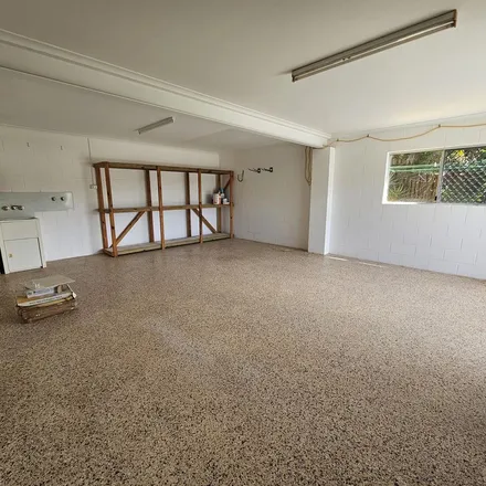 Rent this 3 bed apartment on Crest Avenue in Boyne Island QLD, Australia