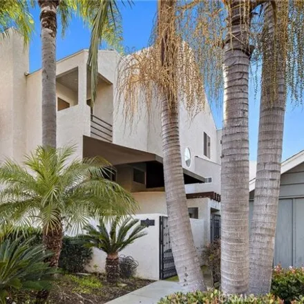 Rent this 3 bed townhouse on 1425 Superior Avenue in Newport Beach, CA 92663