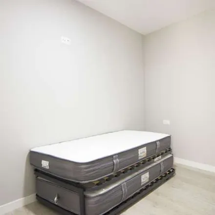 Rent this 2 bed apartment on Madrid in Doner Kebap, Cuesta de San Vicente