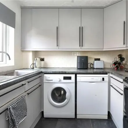 Image 2 - Escott Place, Ottershaw, KT16 0HA, United Kingdom - Apartment for sale