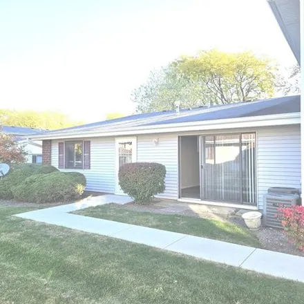 Rent this 2 bed house on 1304 Wakeby Ln in Schaumburg, Illinois