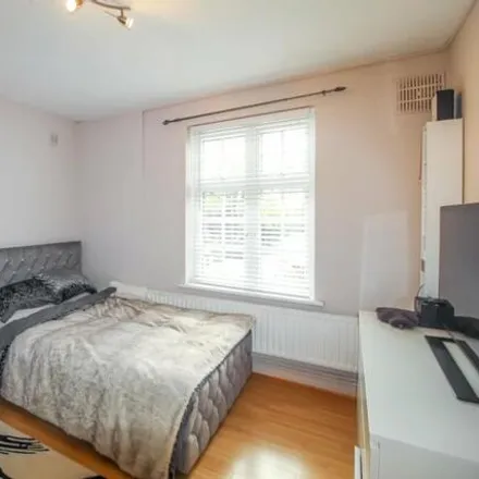 Image 3 - Orange Hill Road, Burnt Oak, London, HA8 0TW, United Kingdom - Apartment for sale