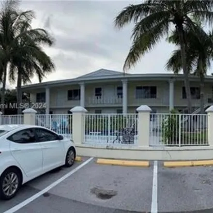 Rent this 1 bed condo on 4525 Ne 21st Ave Apt 6 in Fort Lauderdale, Florida
