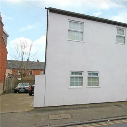 Rent this studio apartment on 42 Connaught Road in Reading, RG30 2UP