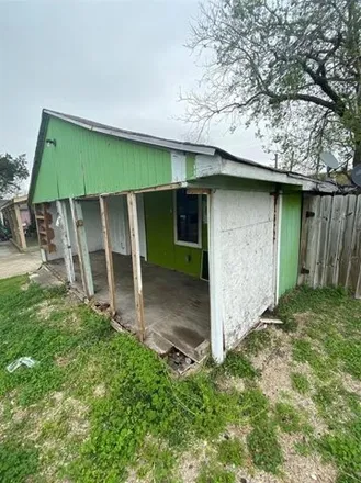 Buy this 2 bed house on 502 West Polk Street in La Porte, TX 77571