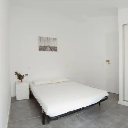 Rent this 6 bed room on Madrid in Centro Europeo de Estudios Profesionales, Paseo de Extremadura