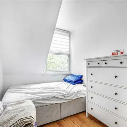 Image 3 - Chanteroy, 154 Wandsworth Bridge Road, London, SW6 2TT, United Kingdom - Apartment for sale