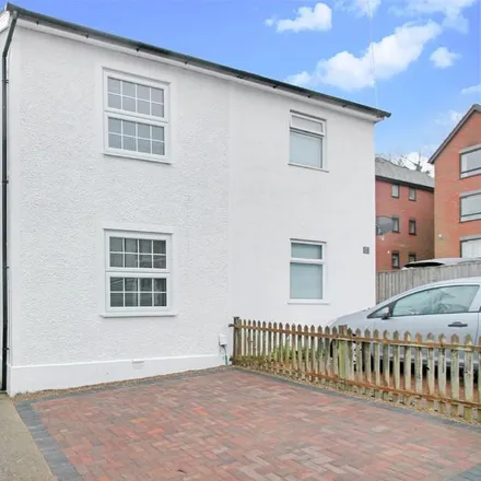 Rent this 3 bed duplex on 41 Ranelagh Road in Redhill, RH1 6BJ