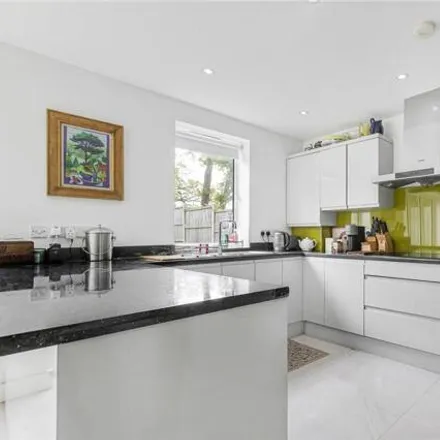 Image 1 - Blake Road, London, N11 2AH, United Kingdom - Duplex for rent