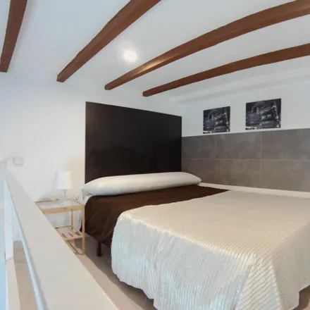 Rent this 8 bed room on Madrid in Agencia Tributaria - Administración de Villaverde-Usera, Calle de los Almendrales