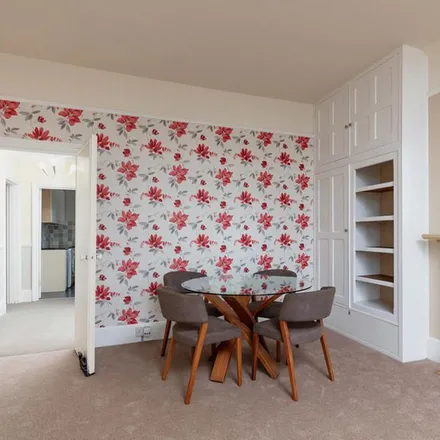 Rent this 3 bed apartment on Queens Road in Royal Tunbridge Wells, TN4 9JU