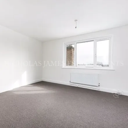 Image 2 - Romna Gate, 14 The Bourne, London, N14 6PH, United Kingdom - Apartment for rent