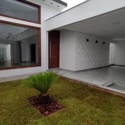 Buy this 3 bed house on Rua Lagoa da Prata in Divinópolis - MG, 35503-822