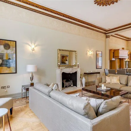 Rent this 4 bed apartment on Hilltop Hotel in 26 Pembridge Gardens, London