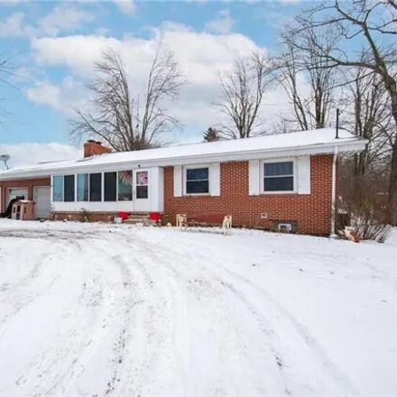 Buy this 3 bed house on 8449 King Graves Road Northeast in Howland Center, Vienna Township