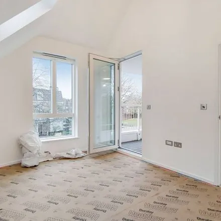 Rent this 3 bed apartment on Upper Richmond Road in London, SW15 1TE