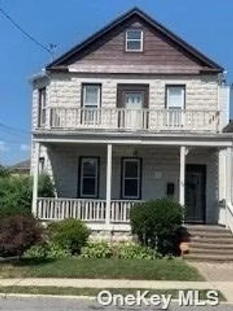 Rent this 4 bed duplex on 50 Saratoga Avenue in Village of Pleasantville, NY 10570